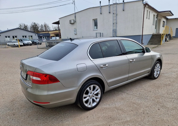 Skoda Superb cena 45000 przebieg: 345423, rok produkcji 2014 z Ostrołęka małe 211